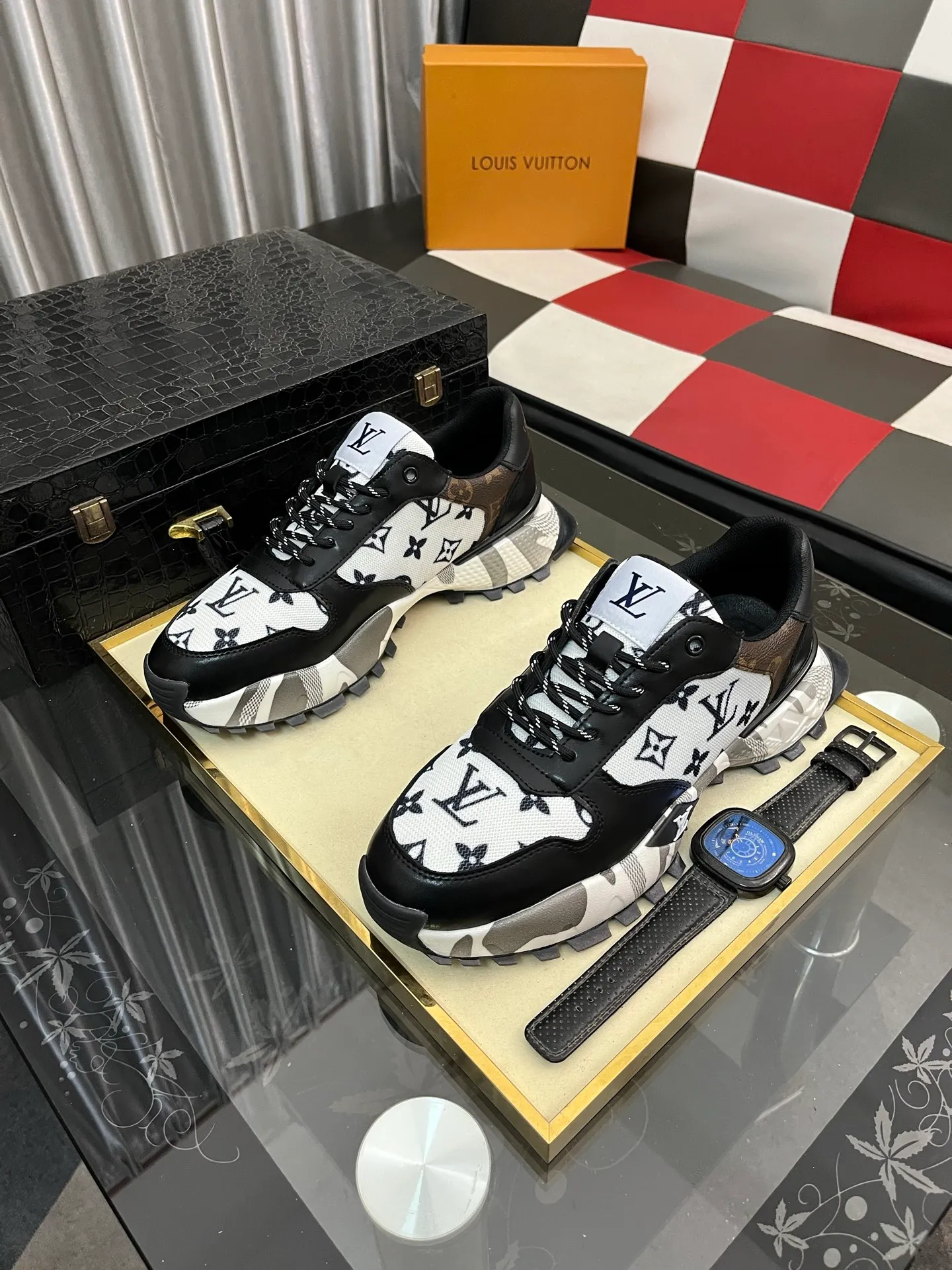 Men's shoes 💰458⌚️⌚️《Louis vuitton/LV Louis Vuitton》original quality.~ Unique modern style sneakers. 🏃A must-have casual shoe for trendy men😍😍 Original brand imported from Italy, imported original leather, cowhide lining (refuses to discolor and grind feet) Sole: Original sole provided by the original factory, French lazy style design ⚠️Fit to the feet Original quality code number: 38-442️⃣Colors available